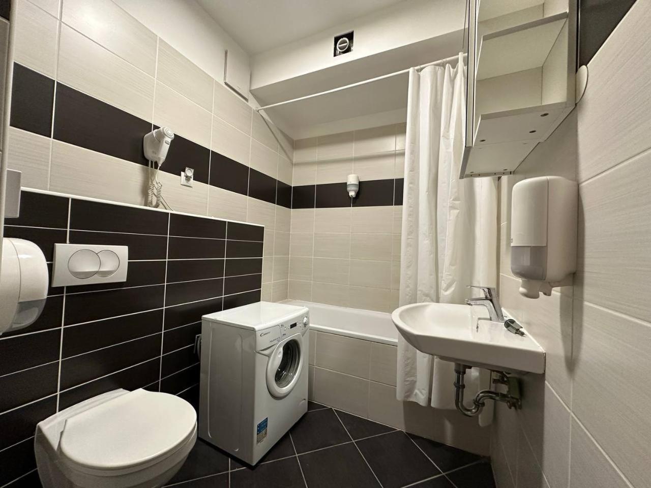 Sun Resort Residential Suite-Free Parking Garage Same Building بودابست المظهر الخارجي الصورة