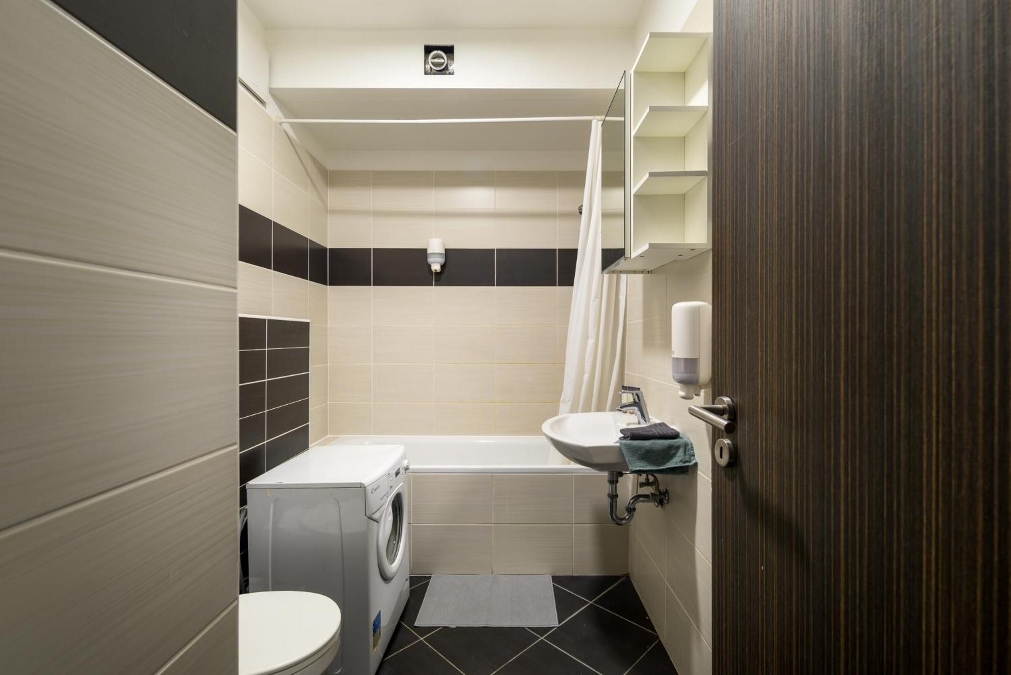 Sun Resort Residential Suite-Free Parking Garage Same Building بودابست المظهر الخارجي الصورة